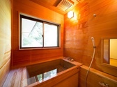 別館特別室内の檜風呂