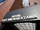 エントランス｜当ホテルはJR和歌山駅から徒歩5分！ビジネスや観光をお考えの方にオススメです。