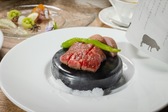 香川のオリジナルブランド「オリーブ牛」のA5ランクのお肉をご堪能いただけます。