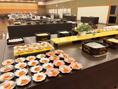 夕食は和洋中バイキングにてご用意しております。