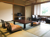 【和室Ａ】お部屋の一例です。シャワートイレ付き。大浴場とユニットバスをご利用いただけます